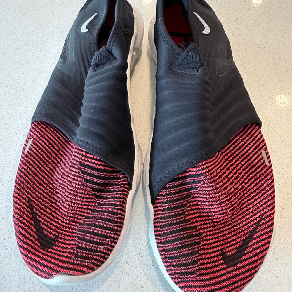 Nike Men's free rn 3.0 Black and Red Slip-On Shoes